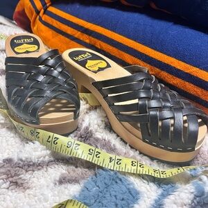 Swedish Hasbeens Karin Black Women's Woven Platform Sandal Clogs, size 39 or 8.5